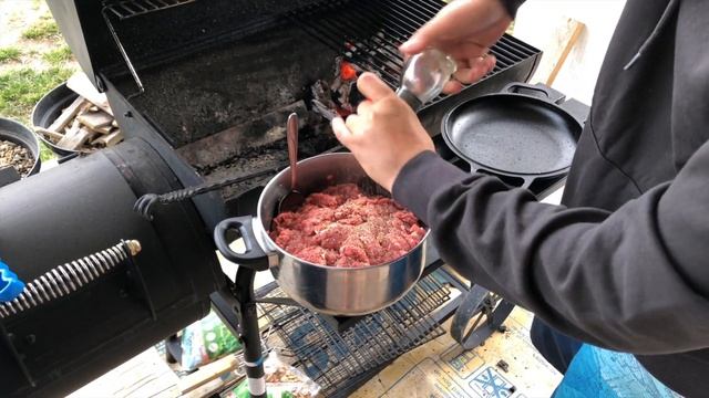 ВЛОГ. Готовим БУРГЕРЫ на мангале. Играем во ФЛОРБОЛ смотреть онлайн