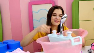 Супер Кот сидит с малышом! Мультик Леди Баг - Видео для девочек. Ох, уж эти куклы!