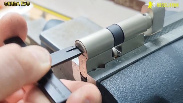 ⚒️Как открыть замок Gerda EVO с помощью отмычки самоимпресия Medvejatnik.com.ua🌏
