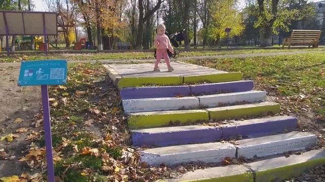 Мы опять на спортплощадке. Будущий начальник Ждём Юлю Оля Мама