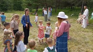 Русские народные игры на празднике Купала в Славном 2024. Играет и поет Александра Ермишина.