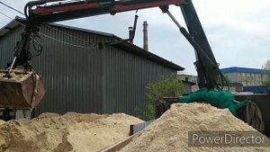 камаз самосвал манипулятор с грейферным ковшом грузим опилки АндрейРегион40