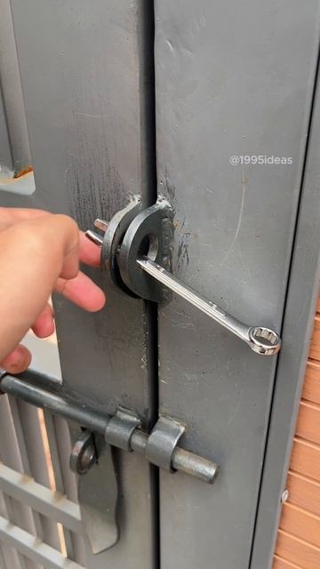 Genius way to lock #shorts смотреть онлайн