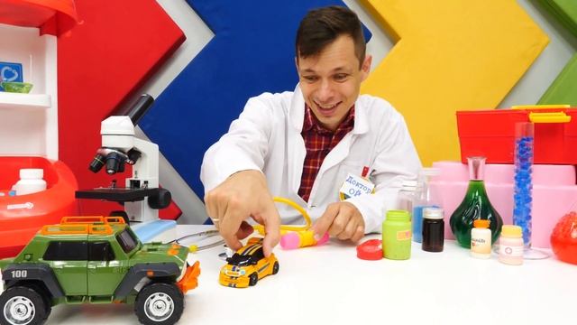 Видео про игры в доктора и машинки. Тобот увеличился в Мегаклинике! Роботы Трансформеры поправились