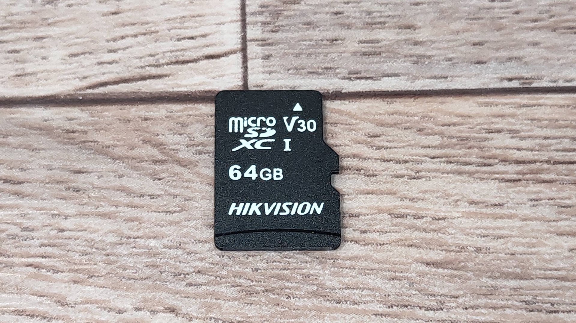 Быстрая и выносливая Micro SD карта памяти от Hikvision 64ГБ дешевле 500р