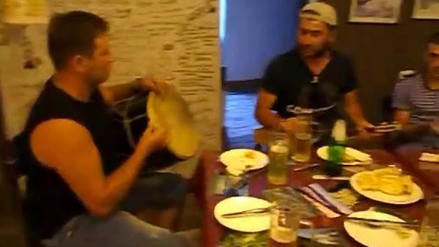 Ethnic georgian music in "Laila Bar", Mestia #2 смотреть онлайн