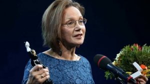 Была женой брата Влади, а стала третьей женой Ланового - роли Ирины Купченко