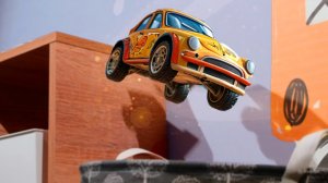 Строительные машинки падают с обрыва