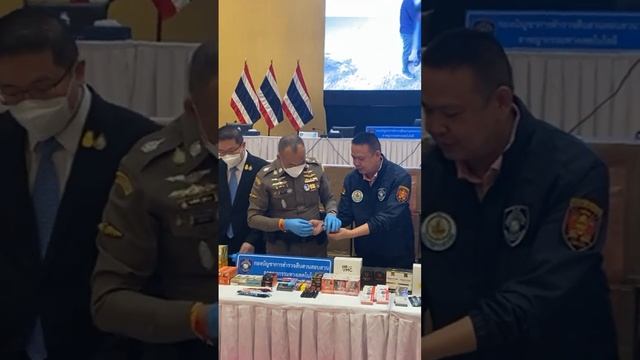 Live เปิดปฏิบัติการทลายเครือข่ายบุหรี่ไฟฟ้า ไทย-มาเลเซีย | อีจัน EJAN смотреть онлайн