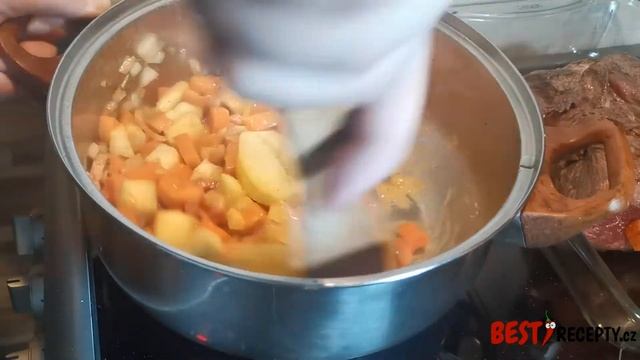 Svíčková na smetaně v troubě Výborná svíčková s hovězím masem!