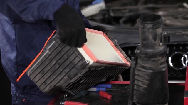 Come sostituire filtro d’aria motore su AUDI Q7 4L [Tutorial] смотреть онлайн