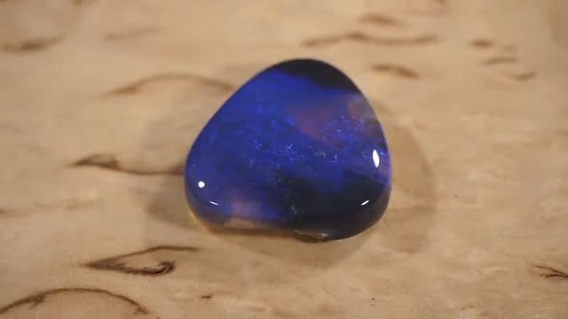 Крупный опал из Лайтнинг Ридж смотреть онлайн