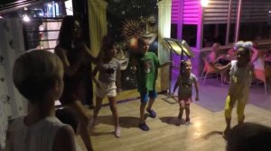 отель CLUB BAYAR BEACH - Мини-диско Турция - песня - chocolate - 10 июня 2019