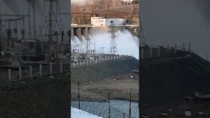 Рекордный сброс воды на Ириклинской ГЭС. 5 апреля 2024.