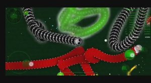Играю за скин чёрного скелетика в Wormax.io. Подрезал много червяков.