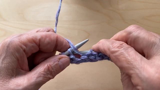 Вязание спицами для начинающих. Изнаночные петли. смотреть онлайн