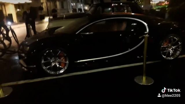 Bugatti chiron sport at the Dorchester (London) смотреть онлайн