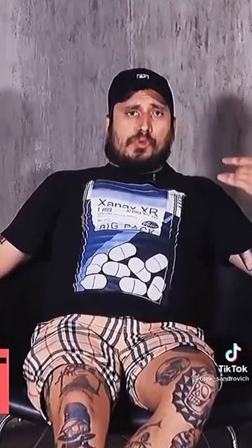 Паша Техник пытается обяснить.#shorts смотреть онлайн