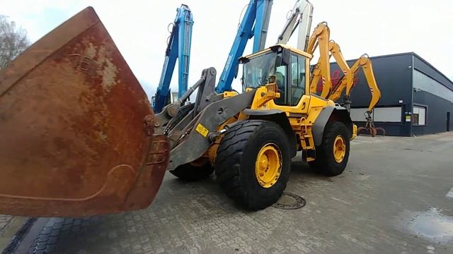 Volvo L120F смотреть онлайн