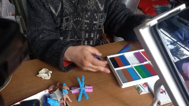 Смешиваю два цвета пластилина - фиолетовый и зелёный 14-ого Апреля смотреть онлайн