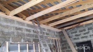 Дом с арболитовых блоков. Черновой потолок. Подшив потолка досками в одиночку.