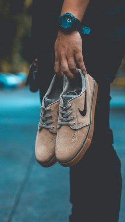 Логотип Nike был куплен за..