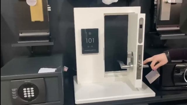 How do ASSA ABLOY Global Solutions' Electronic Locks work