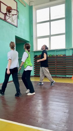 Провели мастер класс по баскетболу в Удельнинской гимназии