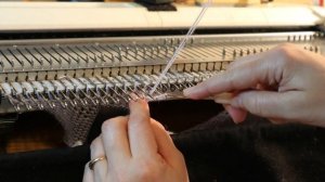 Реглан снизу (ай-реглан) совершенно одним блоком без швов на рукавах и регланной линии.