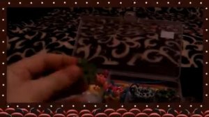 Как прикрепить брелок к браслету из резиночек