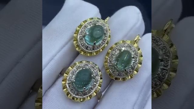 Бриллиантовый комплект с изумрудом М.Ю ба 750Вс17,95гРамер кольца 18,5-19Цена 88000₽