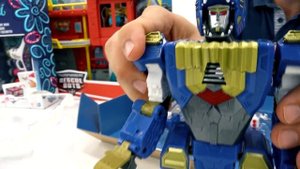 Видео про игрушки - ТойМастер. Гальватрон против всех! Роботы трансформеры для мальчиков
