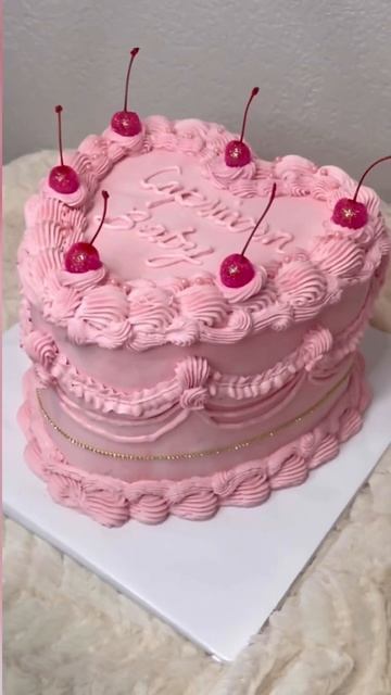 Pink vintage cake #shorts #baking #shortvideo #bakingvideo #cakepops #cake #trending #cakedecoratin
