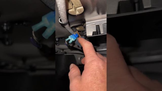 Mercedes ampler/subwoofer connection signal/RCA 2010+ смотреть онлайн