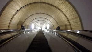 Вход на станцию метро "Тимирязевская", проверка рюкзака