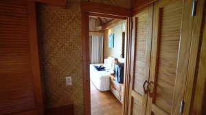 Overwater bungalow at the Aitutaki Lagoon Resort & Spa (Cook Islands) 4K