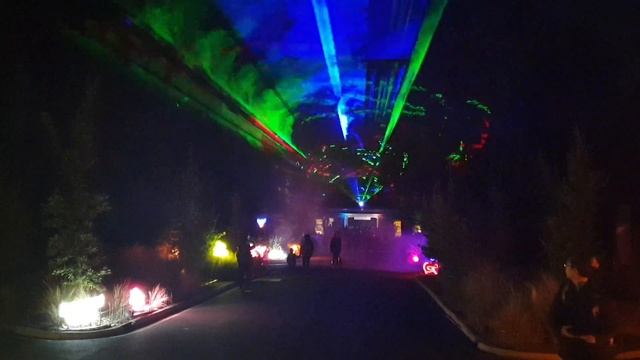 Neon Playground, Melbourne Zoo смотреть онлайн