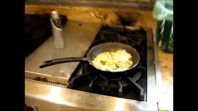 Kitchen of Chaos 74: Huevos Rancheros with Tomatillo Salsa Verde смотреть онлайн