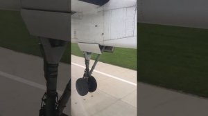 Посадка самолета Bombardier Q400