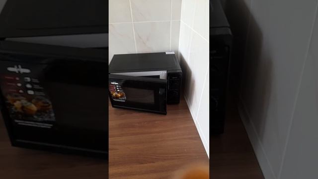 МАРИУПОЛЬ.37 в тени, воскресный полдень .Временное жилье для тех, кто в очереди на новое. смотреть онлайн