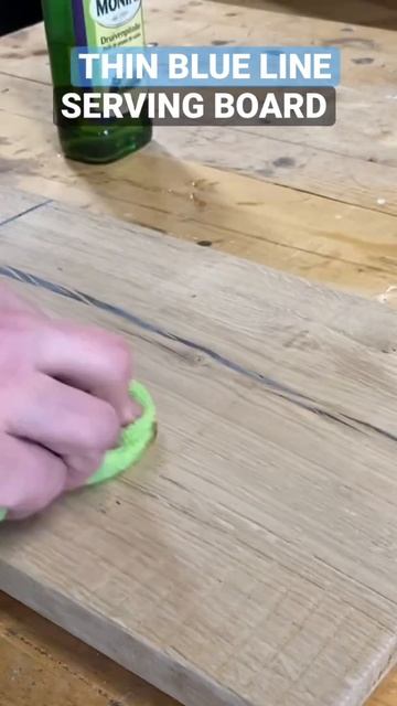 🚔 Woodworking project - serving board with epoxy thin blue line смотреть онлайн