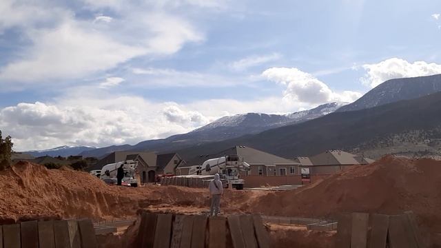 April 06, 2020 - Monday - AM - The cement pouring or pumping continues... смотреть онлайн