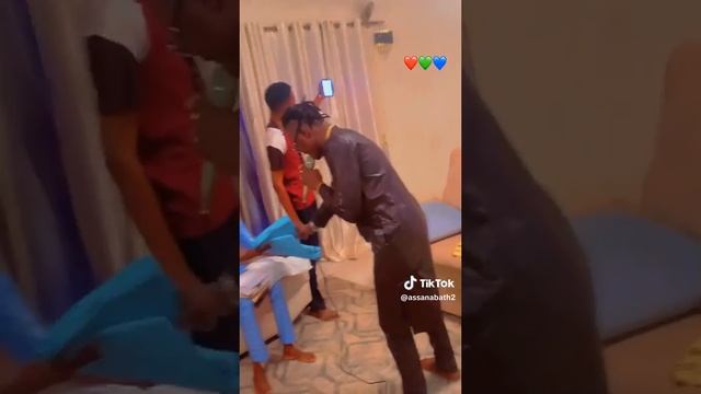 Adji One Centhiago Chante à face de Foroto Bazin смотреть онлайн