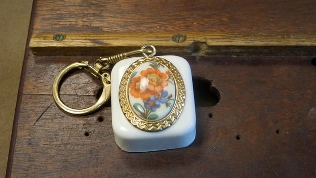 VINTAGE FUJI MUSIC BOX KEYCHAIN ORANGE FLORAL "LARA'S THEME" смотреть онлайн