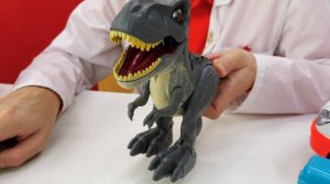 Видео про супергероев. Игрушки Рафаэль и Танос в Мегаклинике. Тролль Розочка получила новый шампунь!