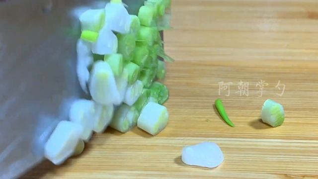 芹菜炒雞蛋這種做法最好吃，做法簡單，清甜爽口，營養好吃又下飯【阿朝哥美食 】#芹菜炒雞蛋 #芹菜 #芹菜做法 #炒雞蛋食譜 #雞蛋