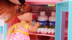 Смешные Барби видео для девочек - Штеффи готовит завтрак