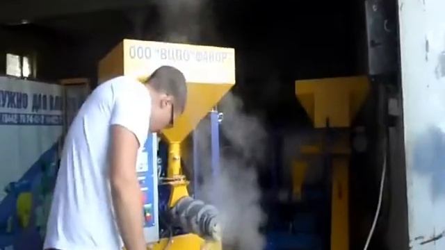 Демонстрация кормового экструдера  Фавор . Поставляем отличные экструдеры в хозяйства по всей России