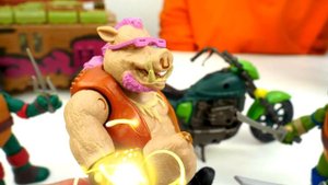 Черепашки Ниндзя попали в ловушку! Той Мастер против Шредера! - Битвы игры в видео шоу Toy Master