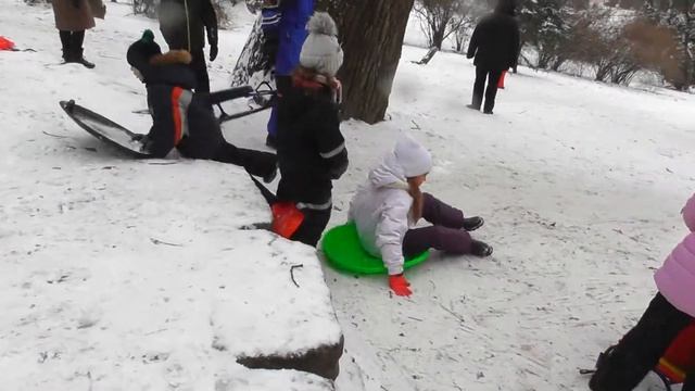 Катаемся на ледянке смотреть онлайн